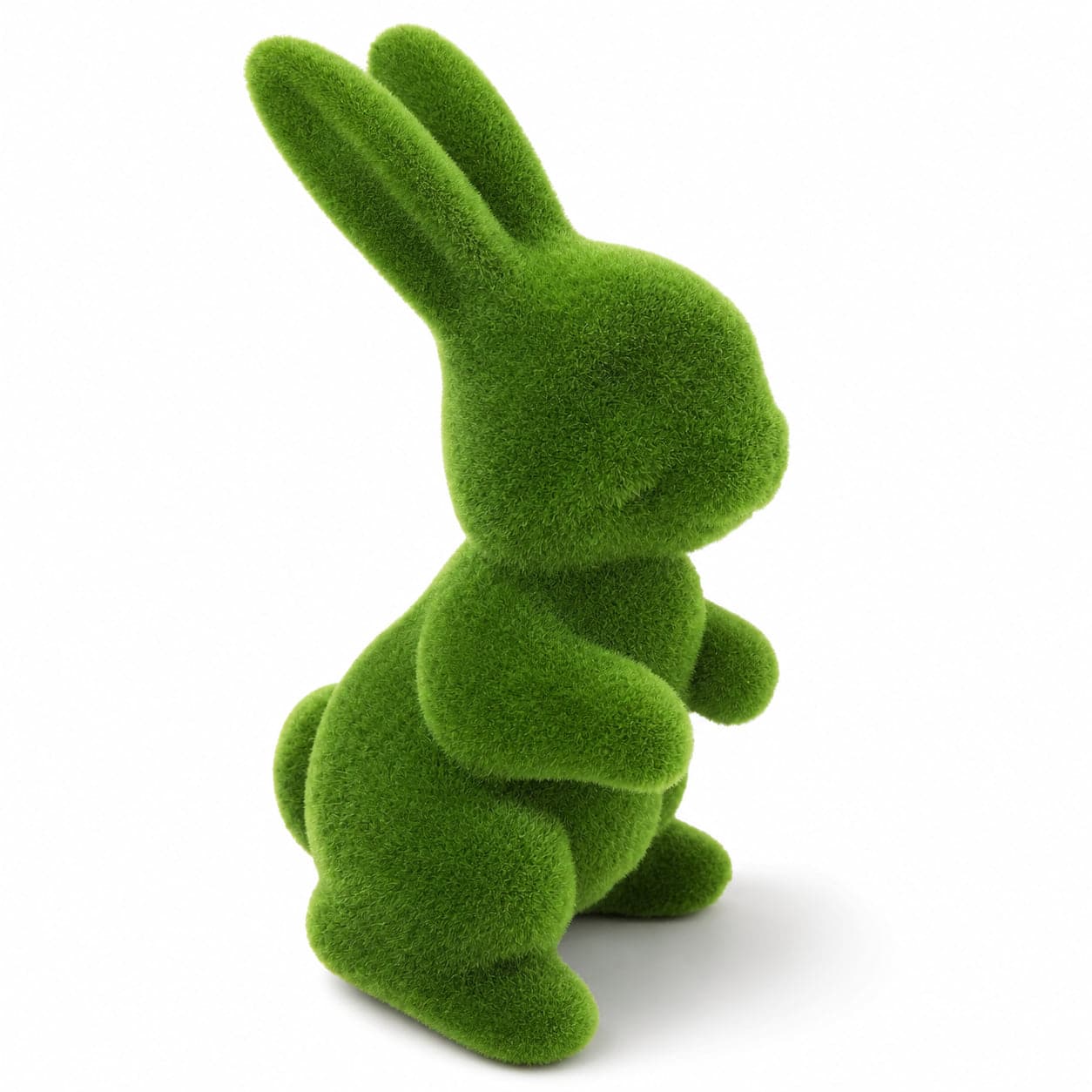 Figura de coelho sentado revestida em floco verde, sobre fundo branco